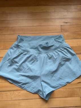 Gilly Hicks HOLLISTER Active 2 in 1 flowy shorts sz L